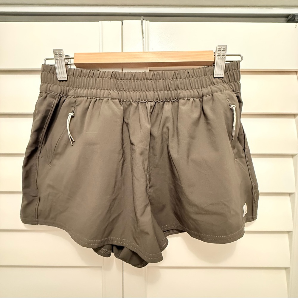 Vuori Women's Dash 3” Shorts - Olive Green